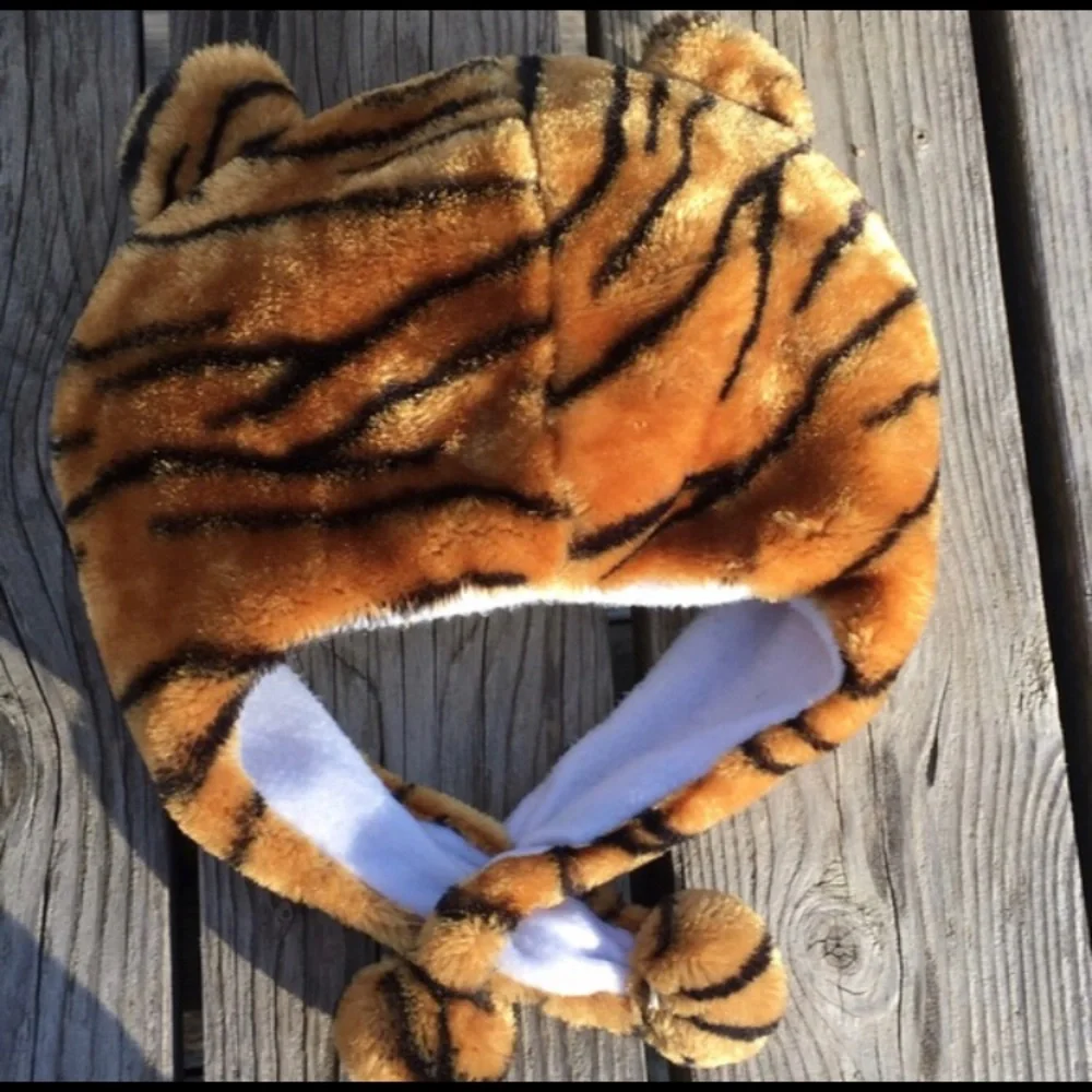 - Tiger Head Kids Winter Cap! EUC!